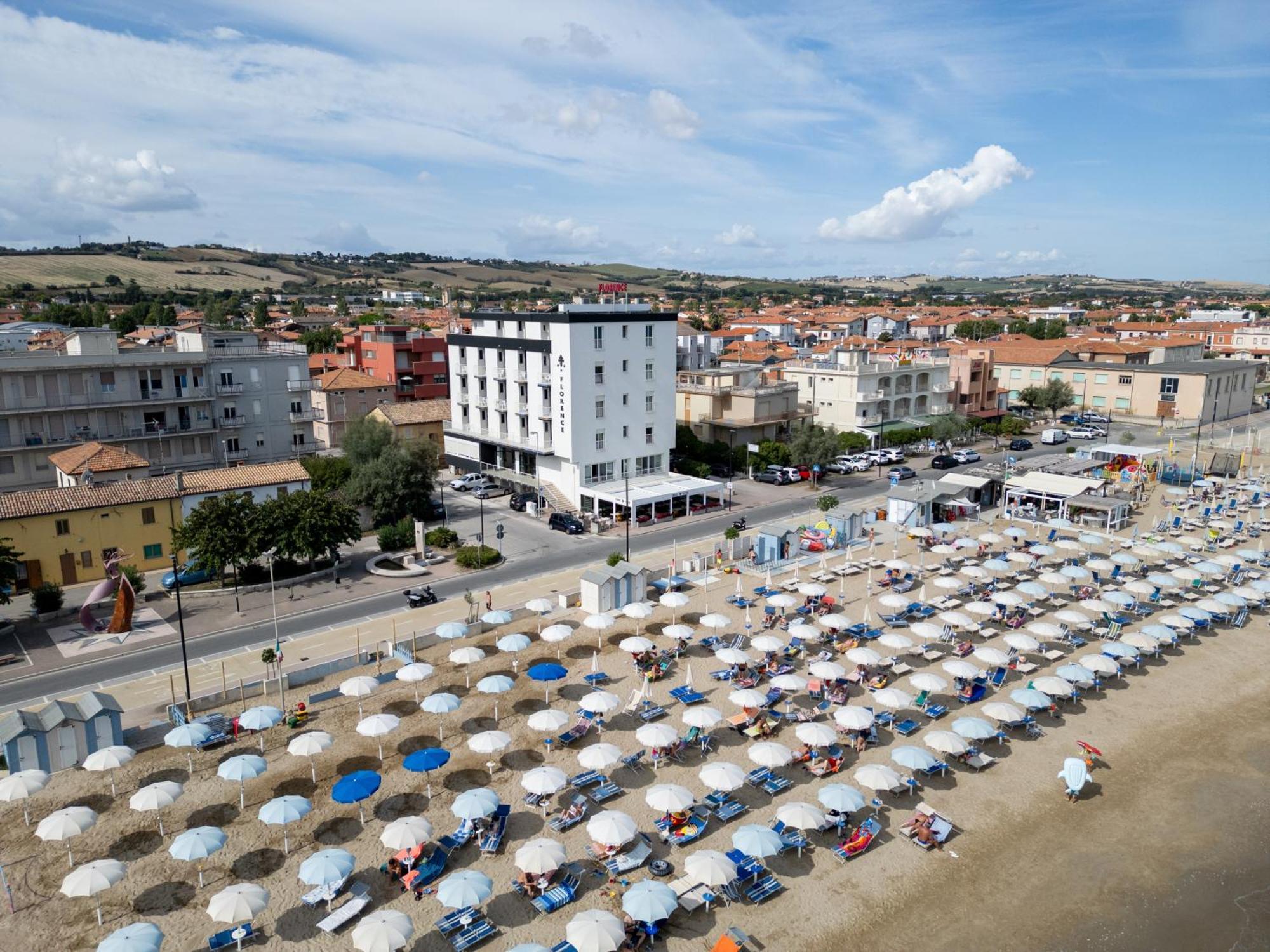 Hotel Florence Маротта Екстер'єр фото