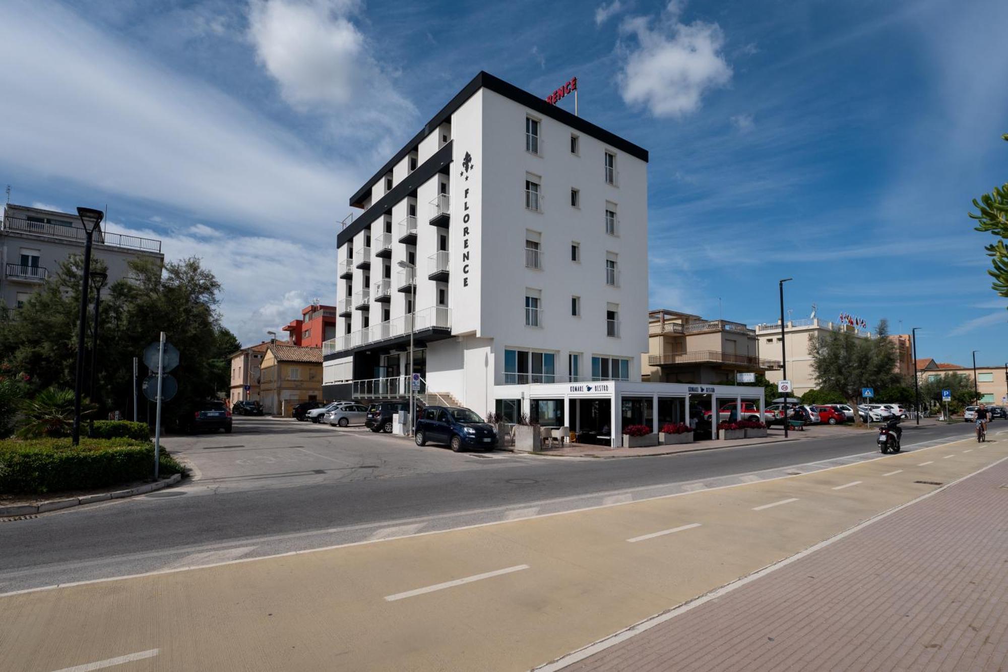 Hotel Florence Маротта Екстер'єр фото