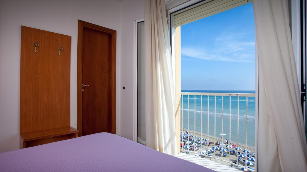 Hotel Florence Маротта Екстер'єр фото