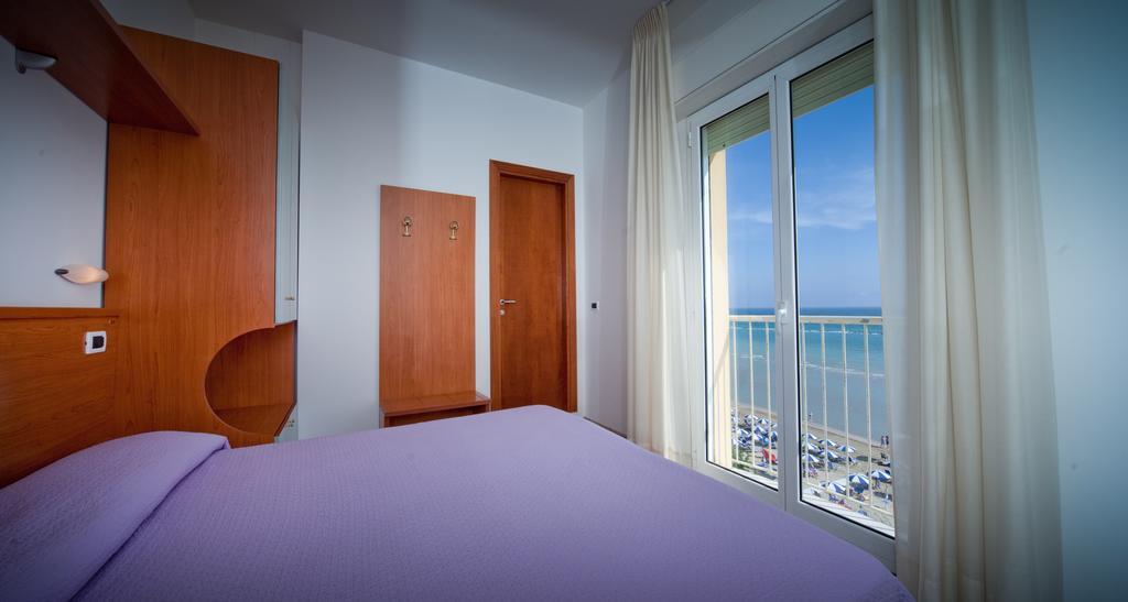 Hotel Florence Маротта Екстер'єр фото