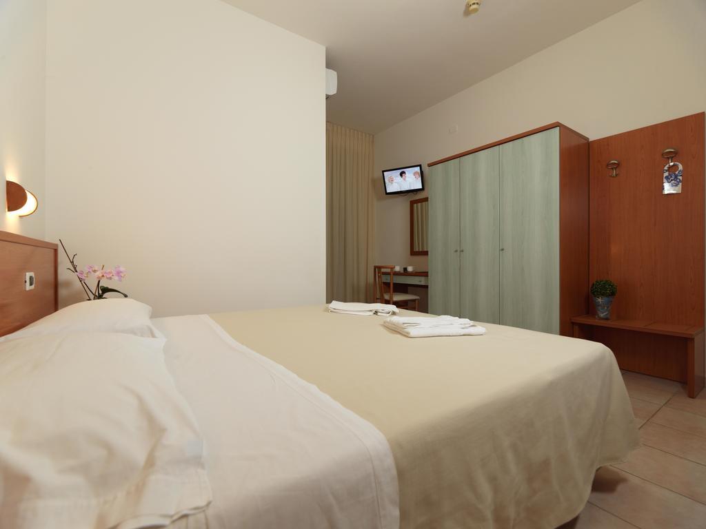 Hotel Florence Маротта Екстер'єр фото