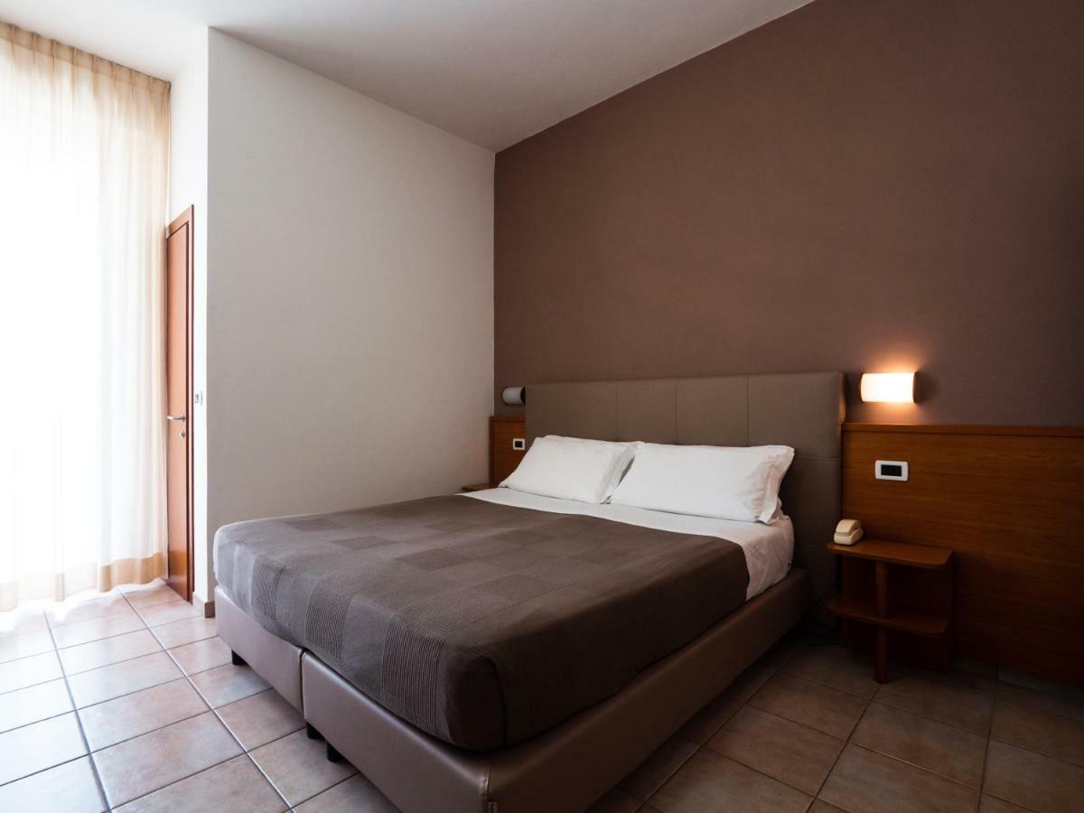 Hotel Florence Маротта Екстер'єр фото