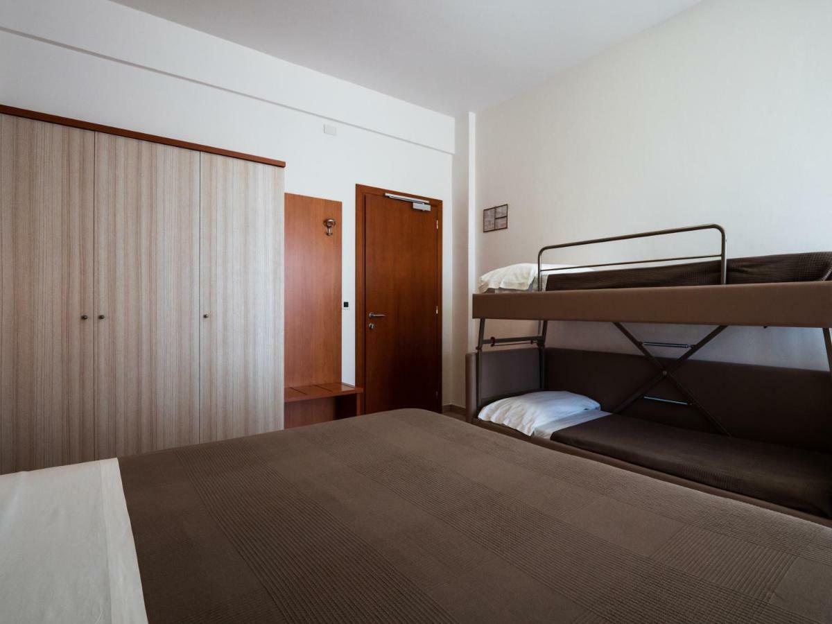 Hotel Florence Маротта Екстер'єр фото