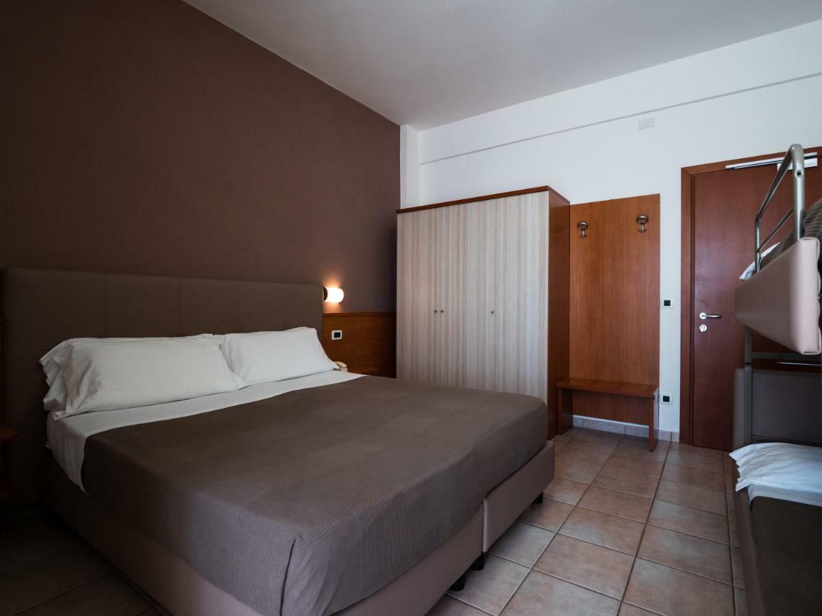 Hotel Florence Маротта Екстер'єр фото