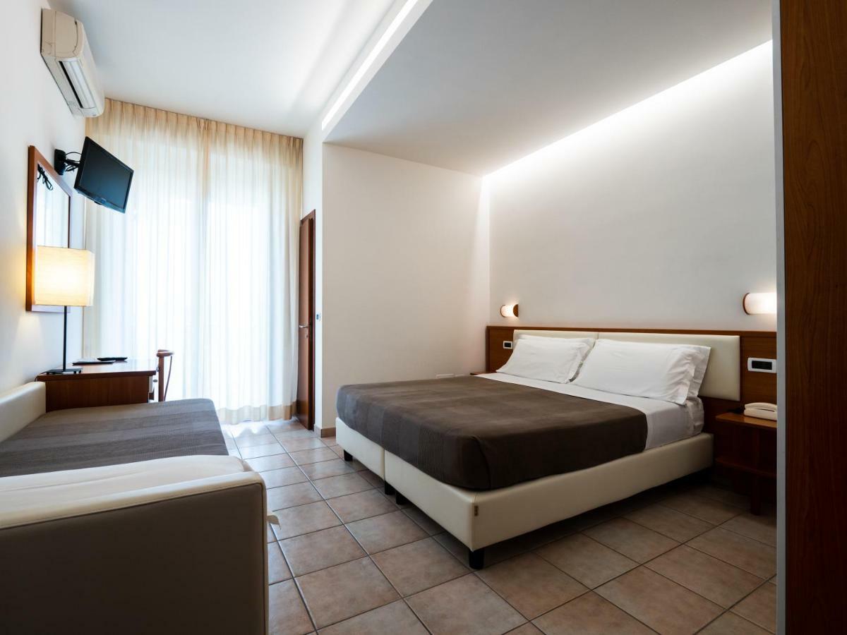 Hotel Florence Маротта Екстер'єр фото