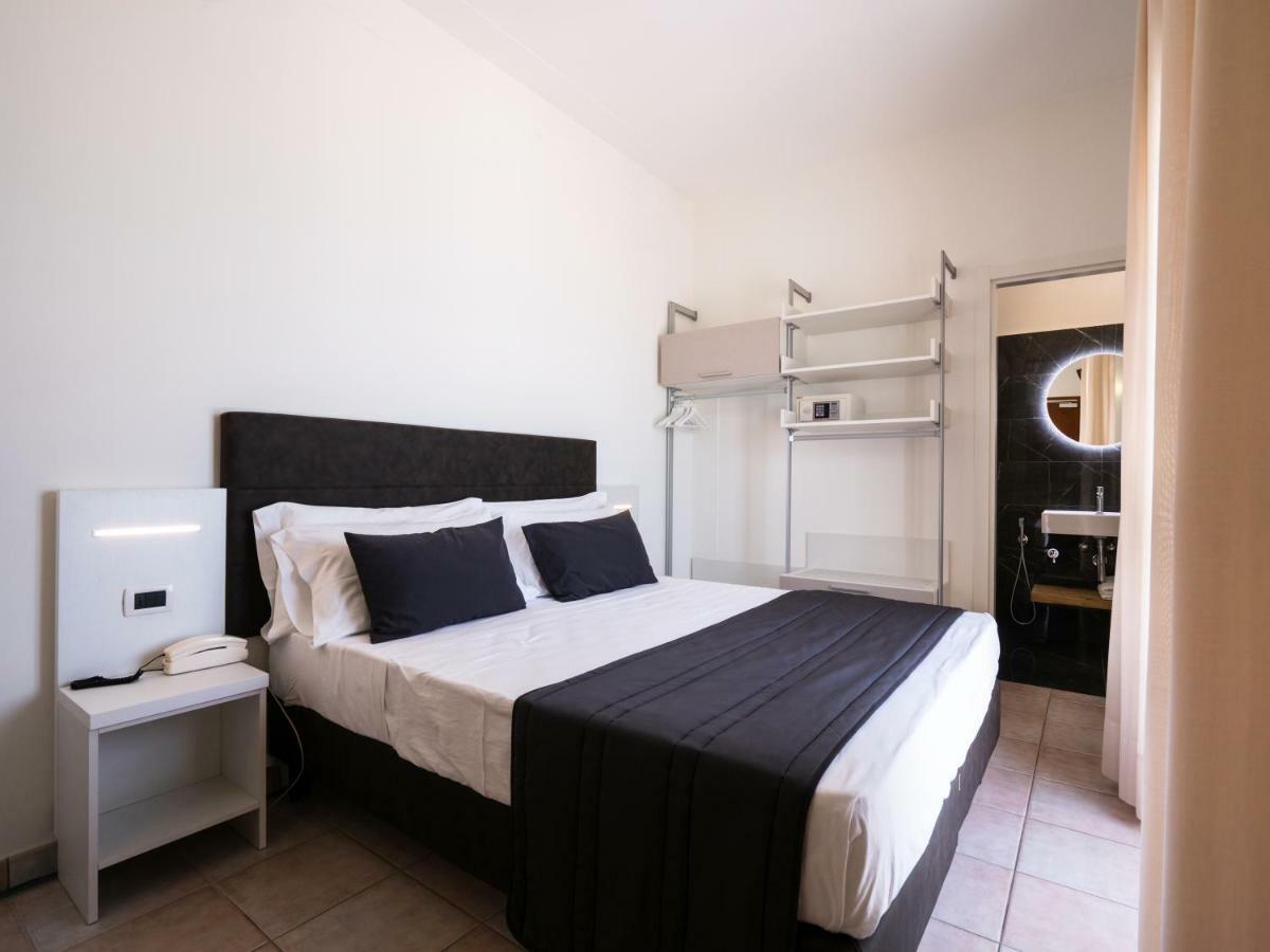 Hotel Florence Маротта Екстер'єр фото